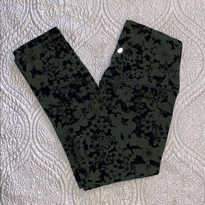 RARE Efflorescent Barracks Green/Black Lulu Align